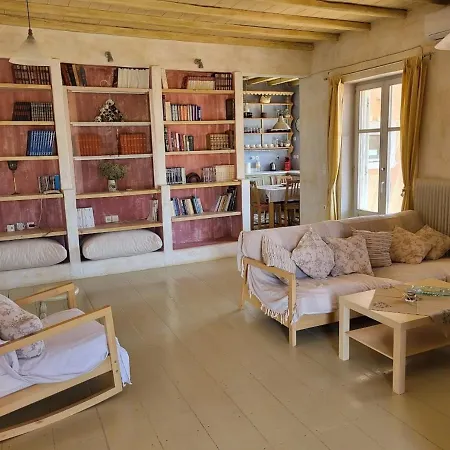 Phaedra's House Vari (Syros)